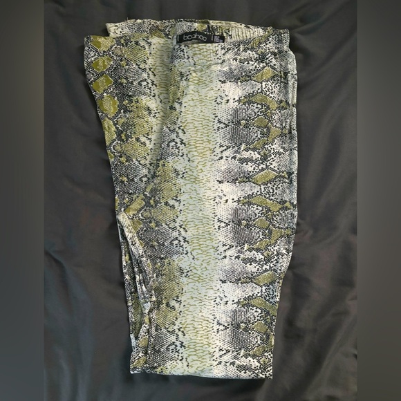 BooHoo Snake Print Flares - Picture 1 of 7